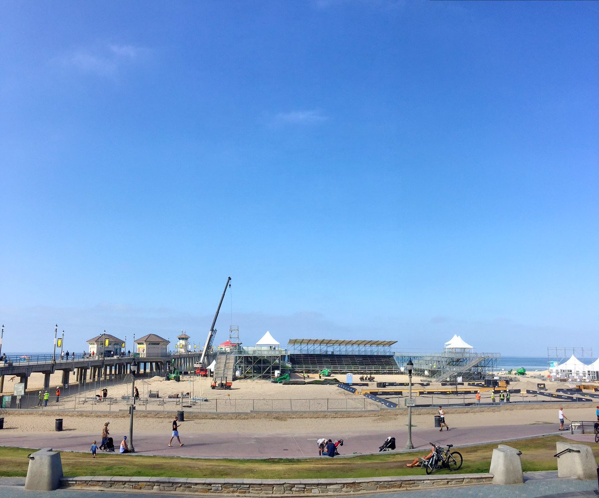 LarryTenney's tweet photo. @avpbeach rising up @HBCityBeach | Play 5/5-8 at #surfcityusa | competitors training HB Pier southside now ☀️😎🏐💦 https://t.co/Shylw7TAOw