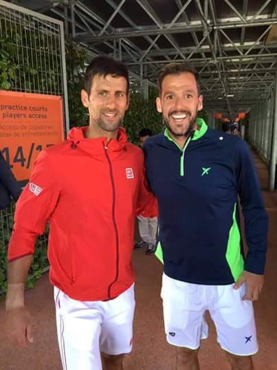 JuanMartin_Diaz's tweet photo. Un verdadero placer haber compartido unos minutos en la pista con @DjokerNole. N 1 y un tipo simple. https://t.co/pZmh5nX4b6