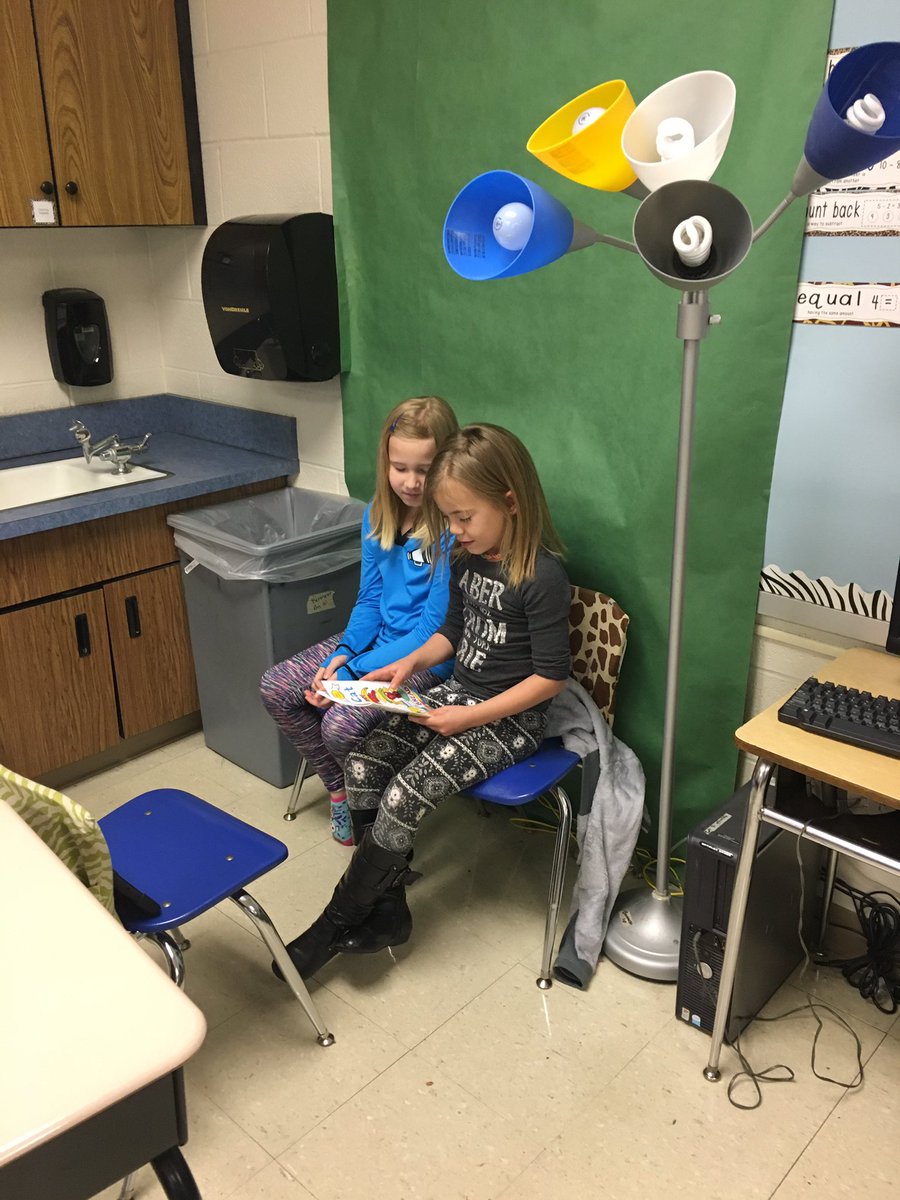 CBennettFirst's tweet image. Students making a green screen video to show they can read fluently. #rpbyod