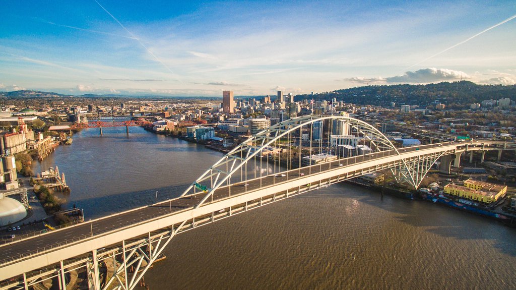 inDowntownPDX's tweet photo. Now THAT'S a view! #downtownPDX #PDX (photo: @PortlandPicture) https://t.co/KpzkzWZtTd