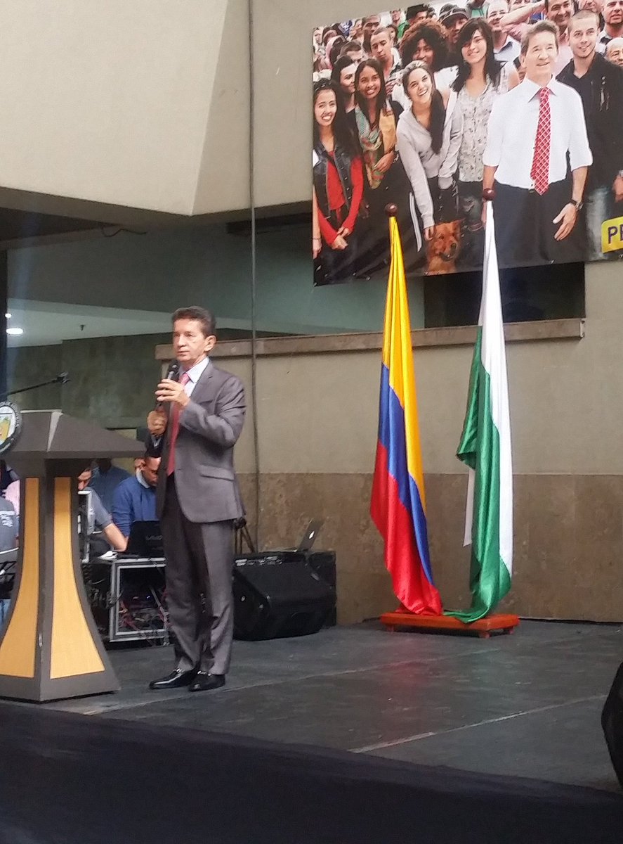GobAntioquia's tweet photo. Antioquia #PiensaEnGrande la construimos entre todos.  Hoy con los funcionarios soñamos una Antioquia progresista. https://t.co/Ws8kECgvpz