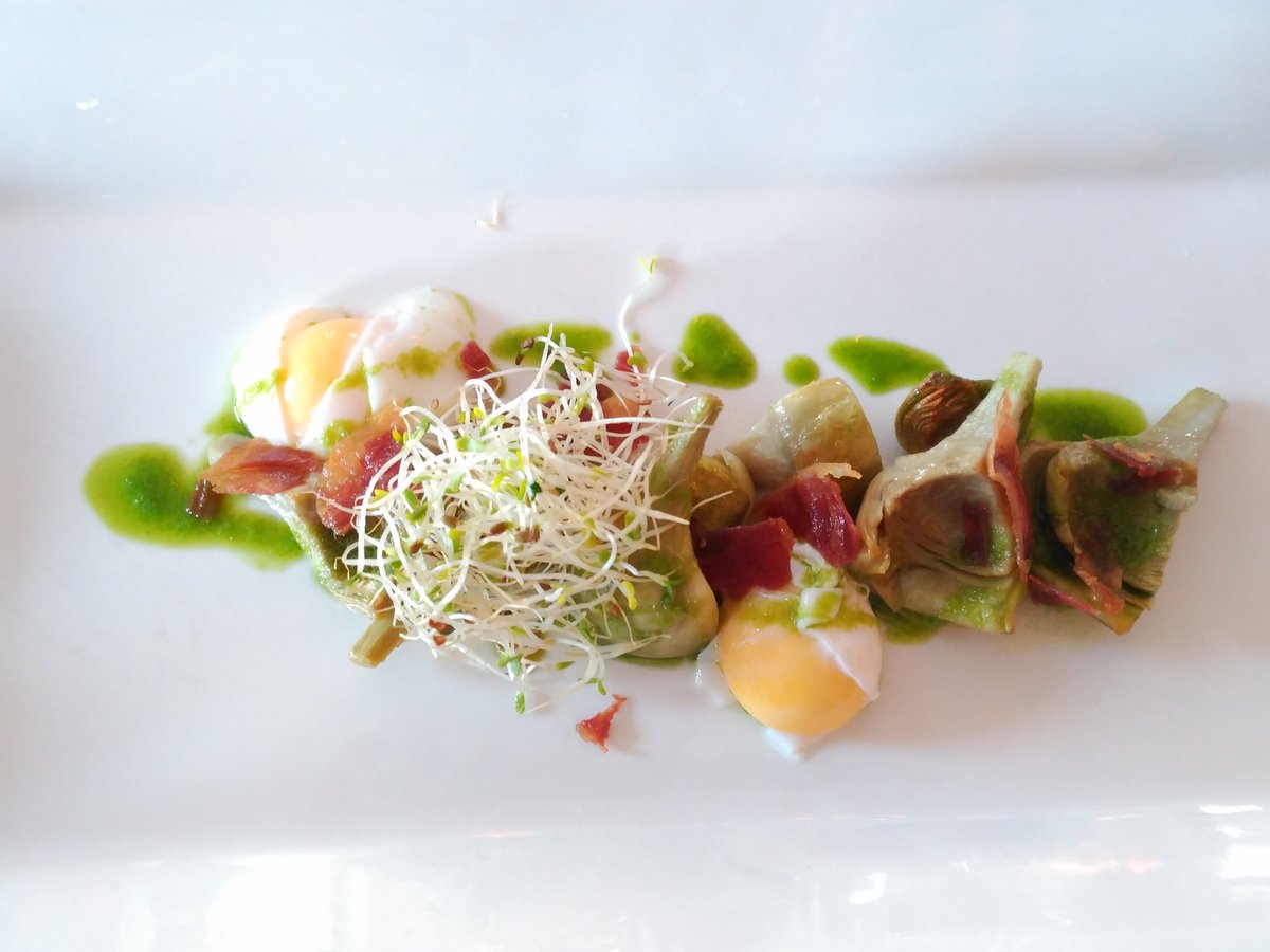 sudurraygomorra's tweet photo. Comer bien en la parte vieja de #donosti #sansebastian #foodie #foodlovers #restaurante @rest_aitamari #alcachofas https://t.co/8SkvMpIYSp
