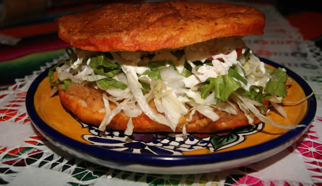 ChilangoCom's tweet photo. ¿Qué tal un pambazo pa' matar el antojo? Van 4 lugares donde rifan https://t.co/ouHR7syczb https://t.co/hOKyDBoPrZ