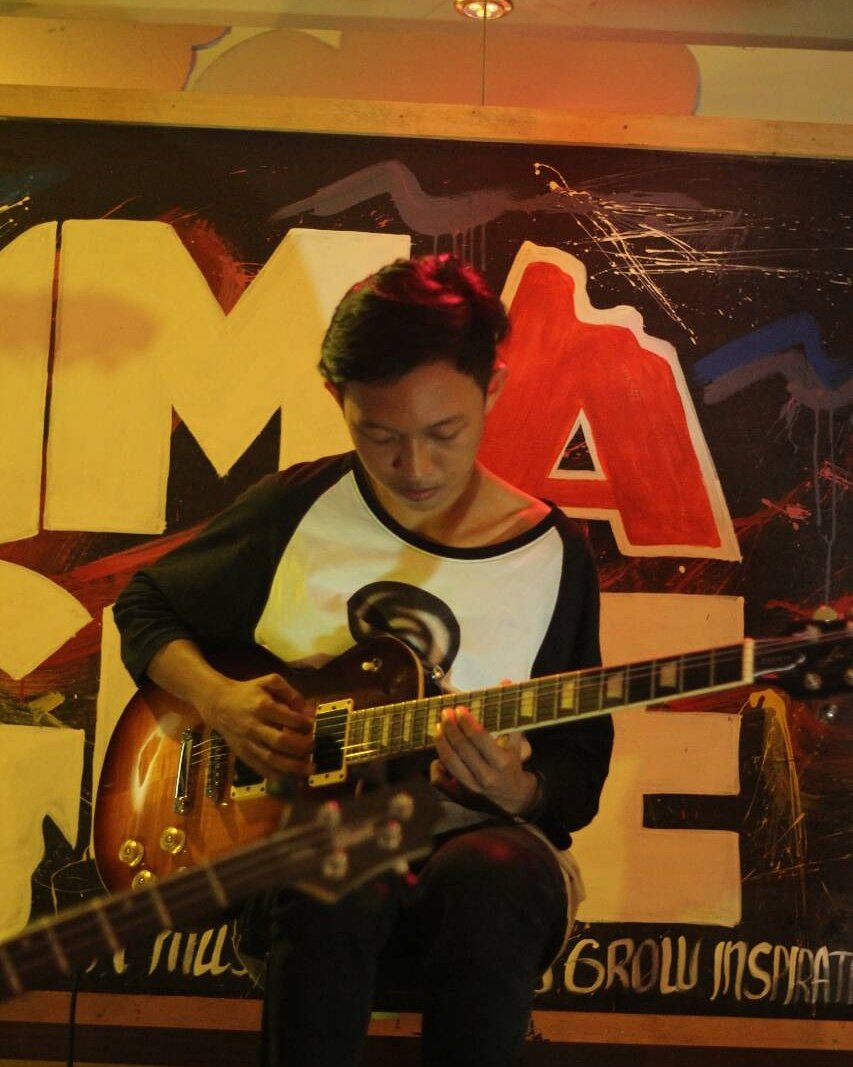 "Dia adalah orang di balik melody melody cepat yg kalian dengar tetapi tetap berirama indah dan ceria" -Reza Kiyay-