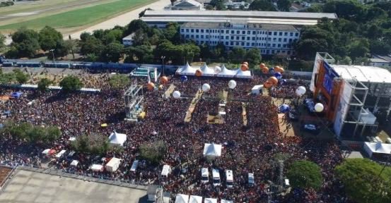 FeelingEventos's tweet photo. Mais uma vez, o evento da @CentralSindical contou com as estruturas FEELING para esta imensa festa! #1ºdeMaio https://t.co/lYY1YGO6vz