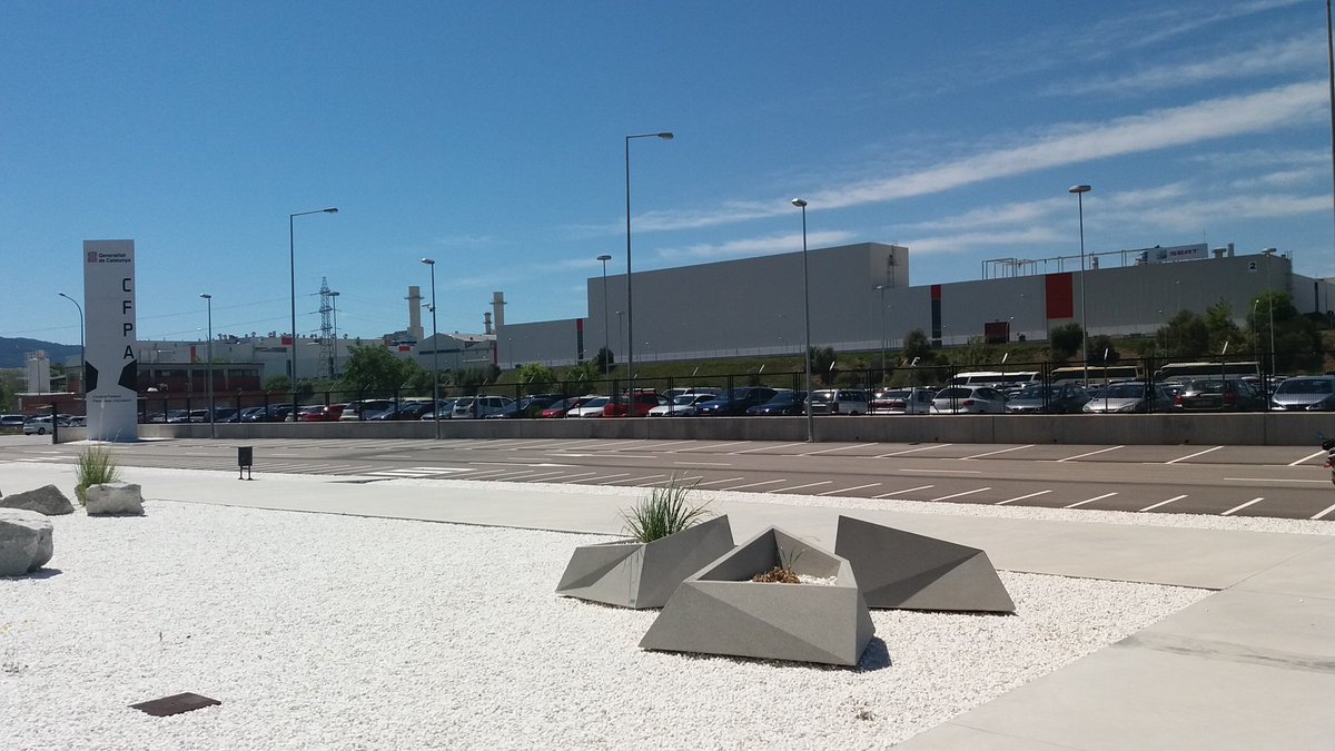 antoni_orti's tweet photo. 😊 2finish my 1st day of this interesting #training in #CFPAC Martorell: #production #management #automotive industry https://t.co/752DOKcDQD
