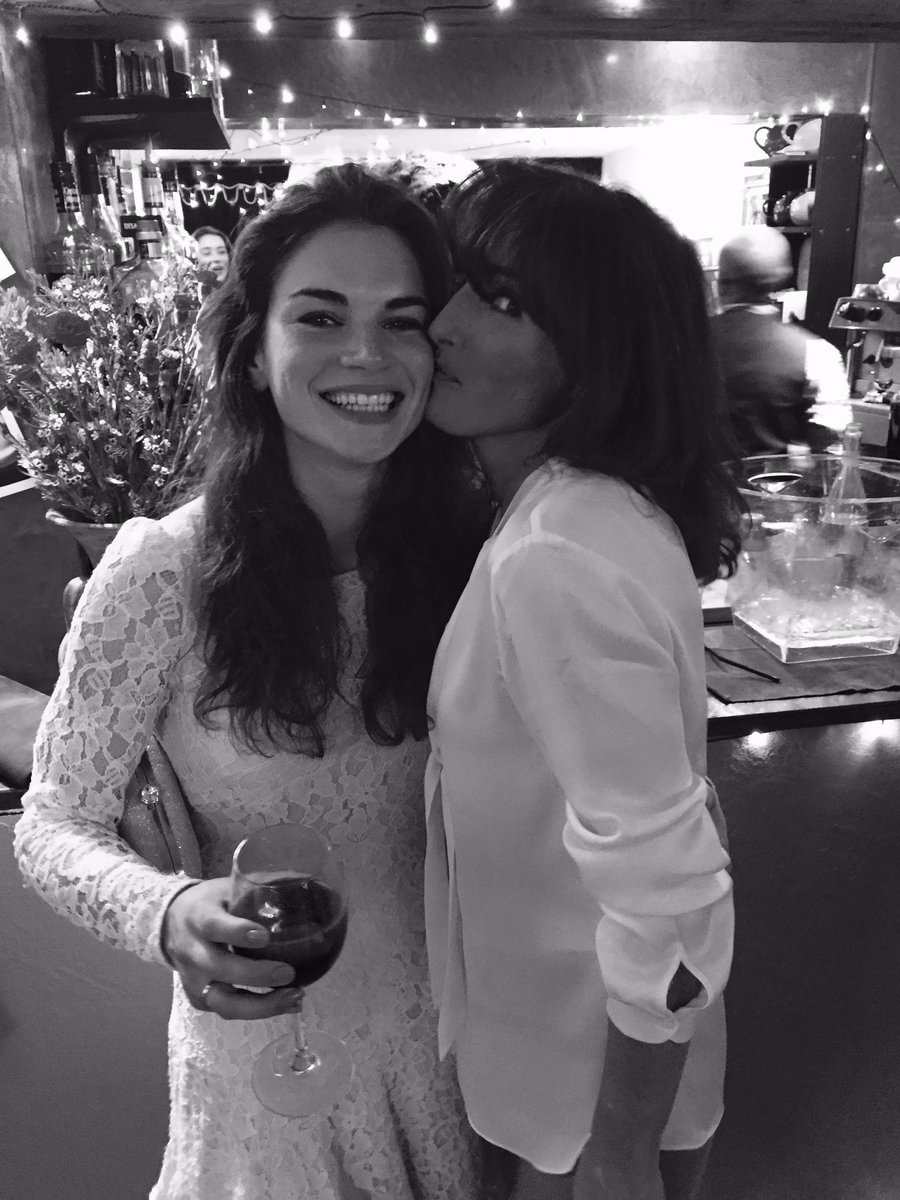 LucyRoseJohnson's tweet photo. When your Mumma is so beautiful 😍😍 https://t.co/UCkZX0Szsa