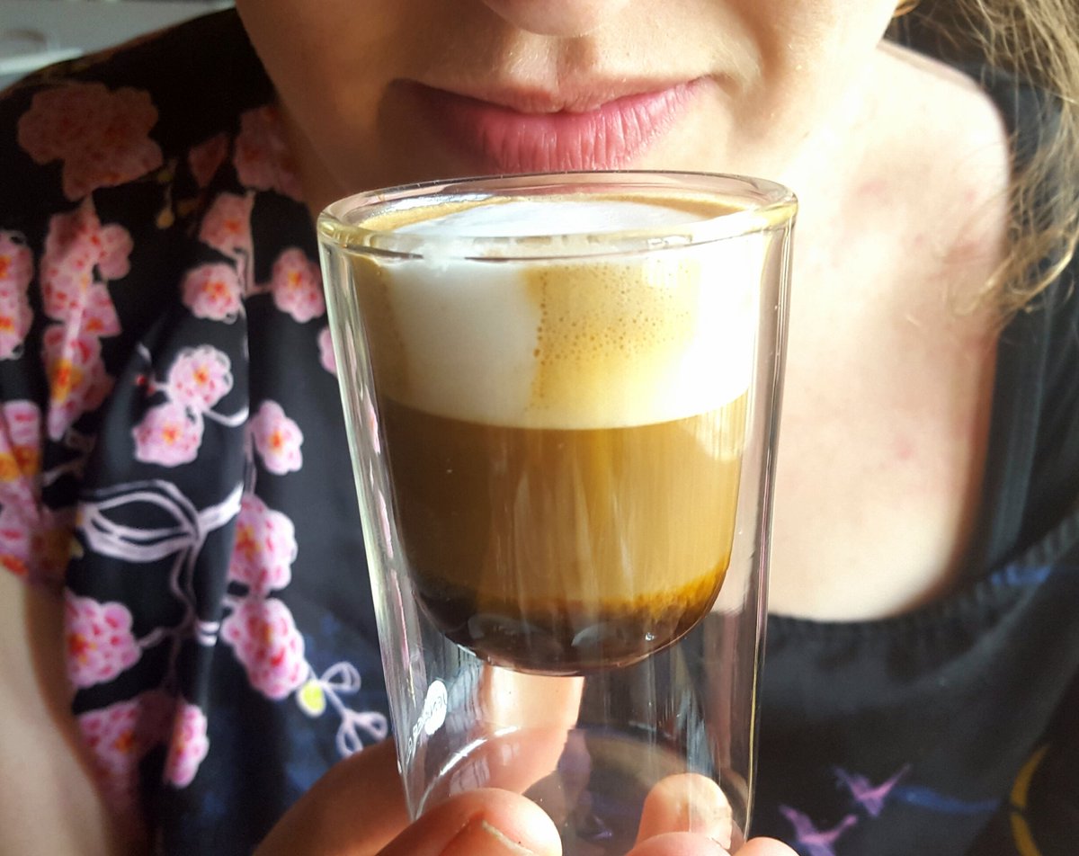 JessEatingeast's tweet photo. Beautiful #coffee in the most beautiful place #hetloo with the most beautiful lady @hanamychan https://t.co/vPAI2h4cnF