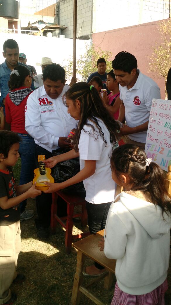 RickhardR's tweet photo. ! TODO UN ÉXITO ! La campaña Dona un juguete regala una sonrisa que organizó la @FOOJPUEBLA  Gracias ! @leobardosoto https://t.co/bBbXFmSdVD