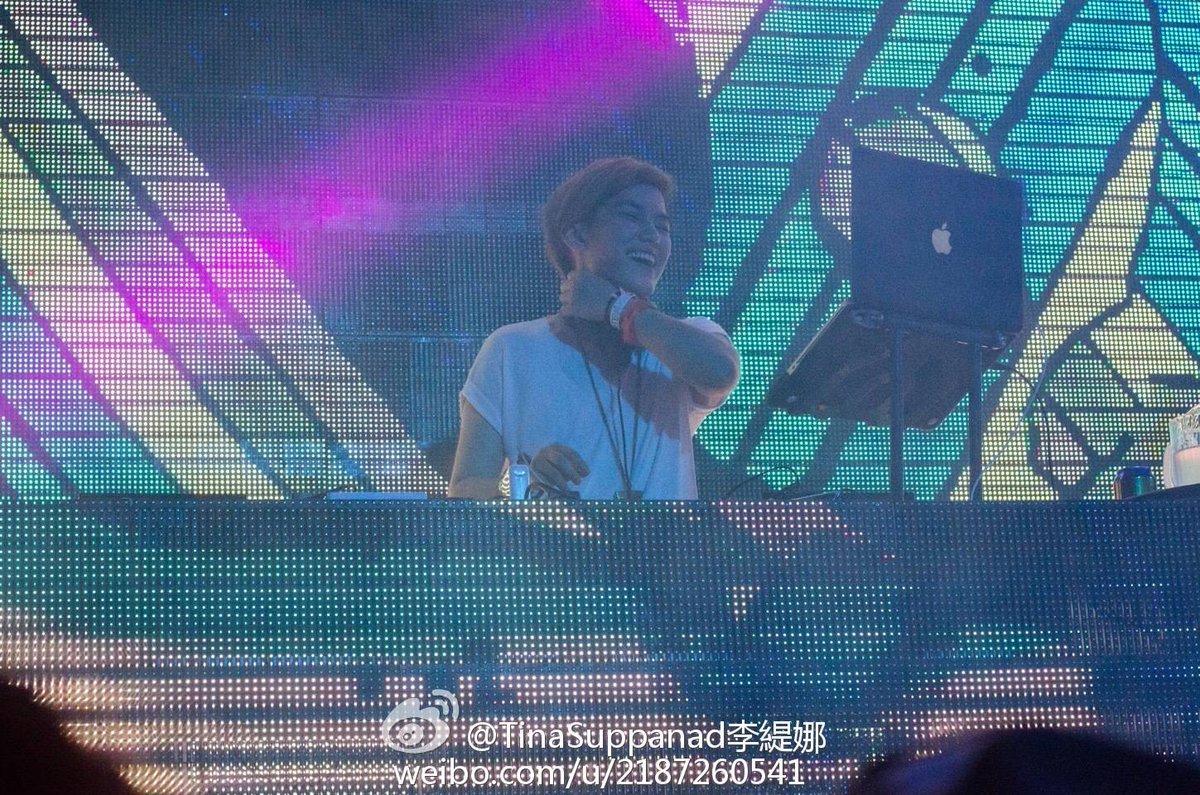 fc_aomsushar's tweet photo. Cr. @tiniiz 分享图片 weibo
#whitepartySG #DJTina
@tiniiz @AirNichapa https://t.co/cEo7I8tIRZ