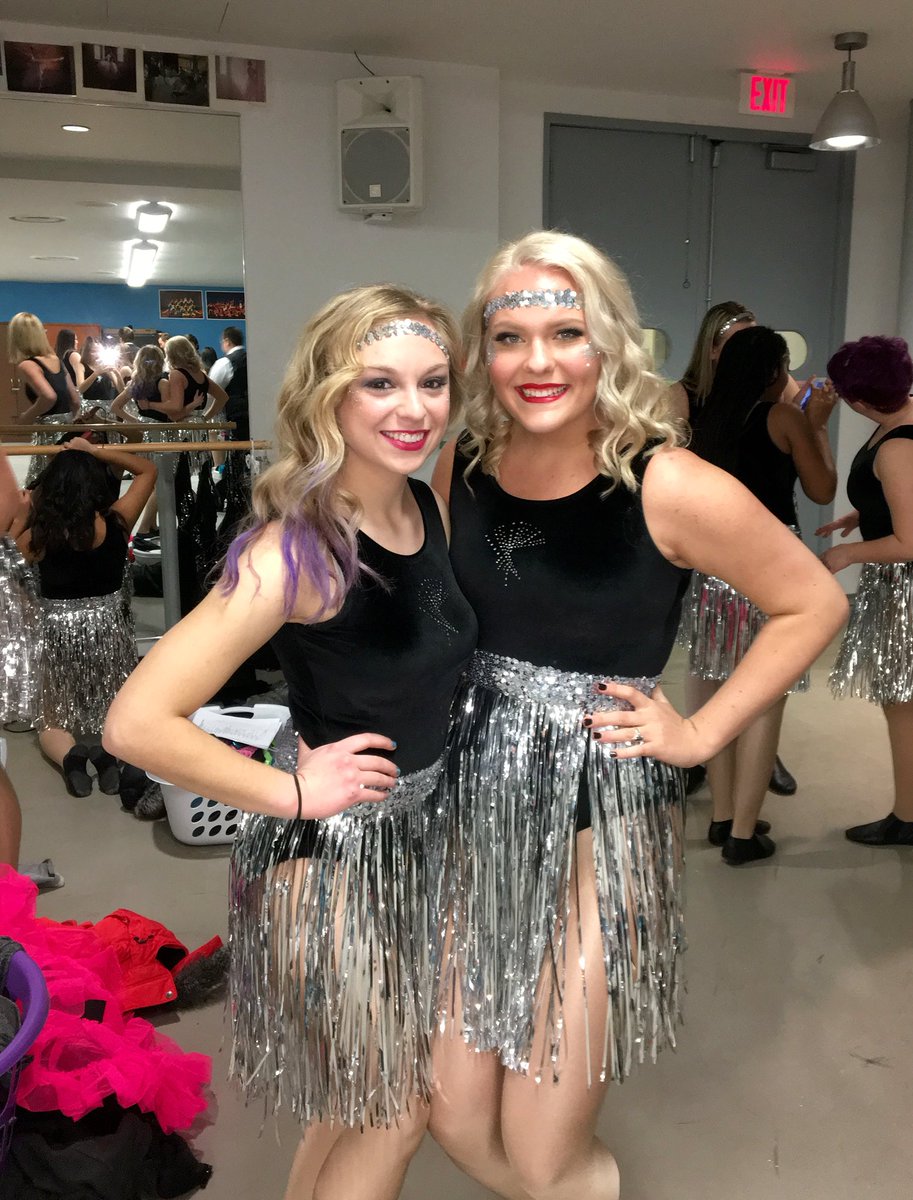 allisongierhahn's tweet photo. Happy birthday to my girl๐@AllisonGambla72 love you๐ #agsquared https://t.co/XU6NRKCJwG