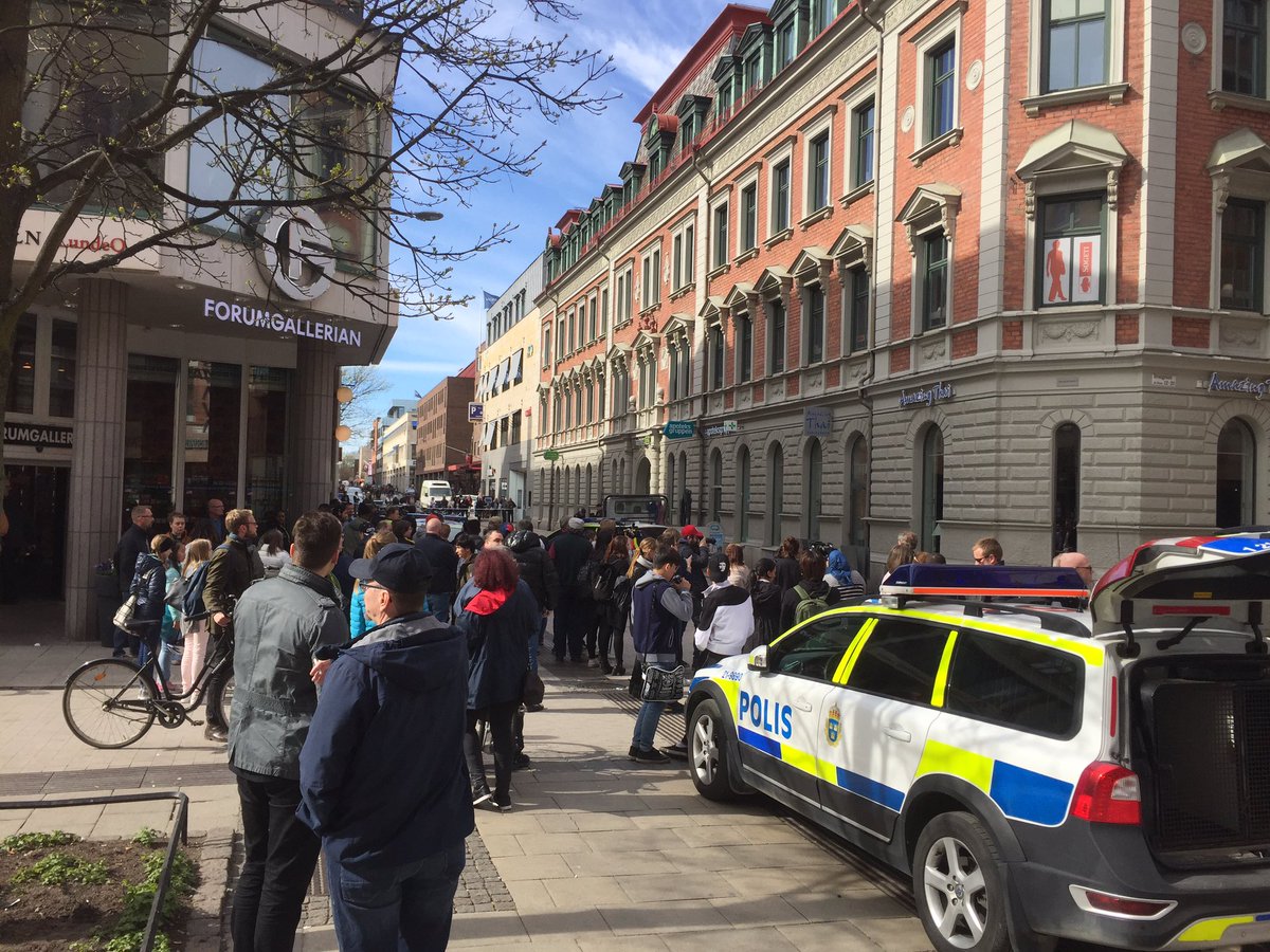 EThyselius's tweet photo. Människor och brottsplatser. #svkrim #uppsala https://t.co/H2plmFtgNC