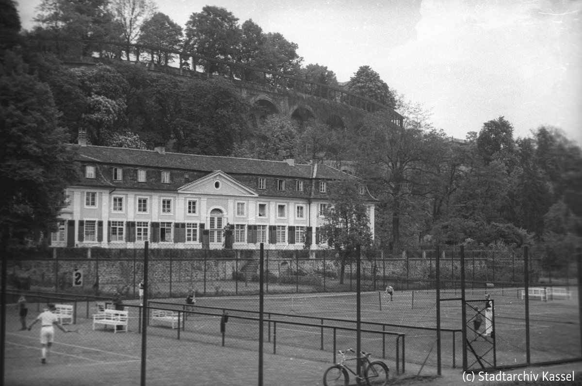 Lust auf Tennis? Heute mit Blick auf den Weinberg #1935. #Kasselhistorisch wünscht einen schönen Feiertag! (sa) https://t.co/txmVhrmDdf