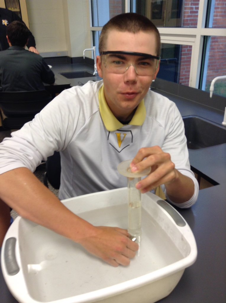 KheriatyChem's tweet photo. @vianneygriffins capturing butane gas to measure its molar mass. #gaslaws #talontech https://t.co/2v7lCpcuFk