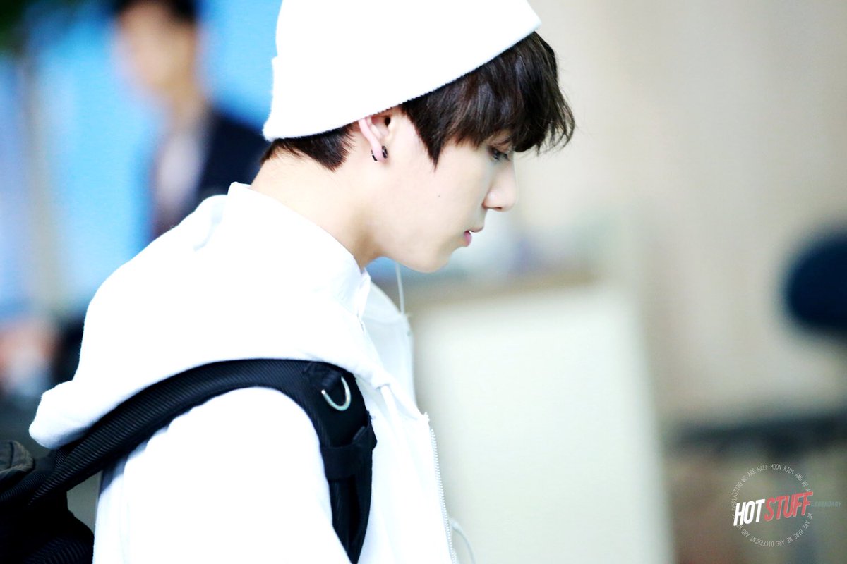 hotstuff_901's tweet photo. Rather be dead than HOTSTUFF #방탄소년단 #정국 #BTS #JUNGKOOK #JK https://t.co/oBvh6TsWdN