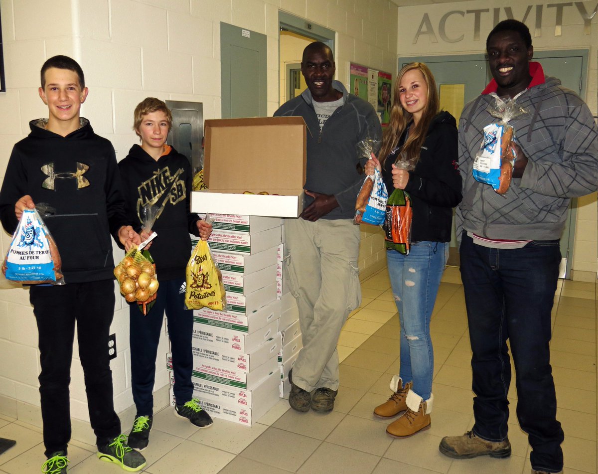 OntFruitVeg's tweet photo. Fresh From the Farm fundraiser expands to 4,000 Ontario schools after successful pilot! https://t.co/UPqpg0Y9gv https://t.co/5twXU33OQB