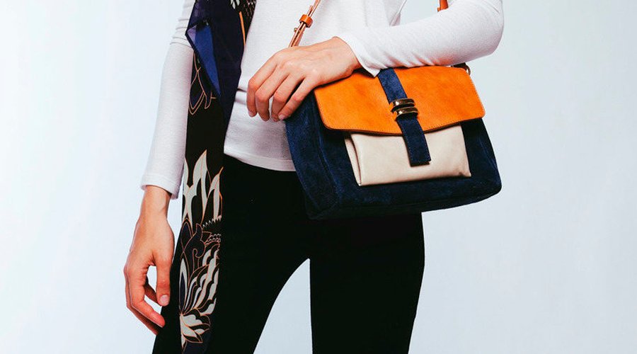 ayresoficial's tweet photo. Cartera Begonia, ¿querés sumarla a tu look? ¡Llevátela entrando en https://t.co/nagGil8CFE! 😊 https://t.co/hfgEJvE3TU