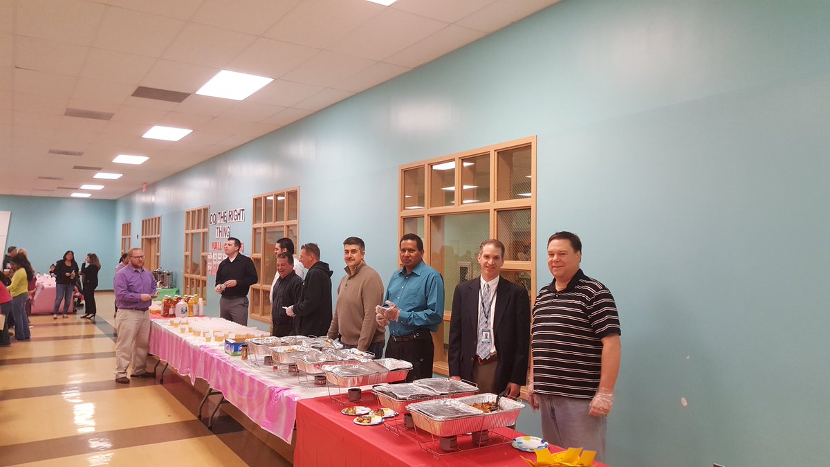 PLDPTO's tweet photo. Dad's serving breakfast for mothers day #toasttomom https://t.co/tTuq4gdmDZ