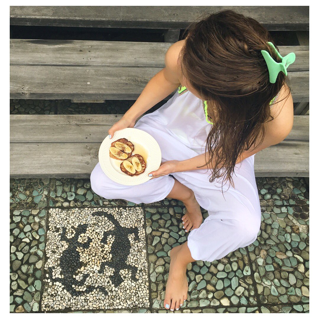 TheLDNChatter's tweet image. #MondaySunday with my fave @TopHatCatering inspired oat pancakes on #Mustique 😋 #TLCVacation liketk.it/2mKFt