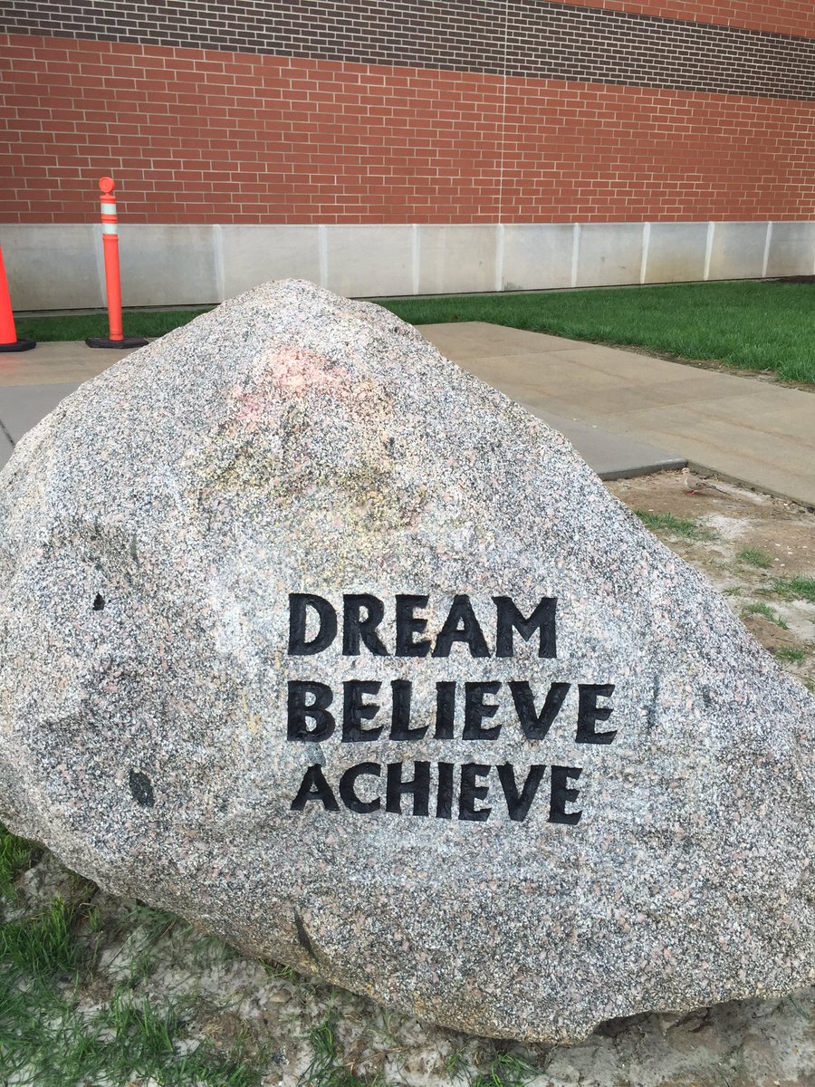 NobWestMS's tweet photo. Great teamwork between @NobWestMSPTO and @NWMS_StudentCo. Looks awesome! #NWMS https://t.co/bRrMwVi5CC