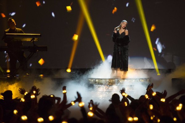 ariaandpete's tweet photo. -NEW PHOTO-Ariana performing at the #RDMAS2016 #DangerousWoman 😍 😍 😍 https://t.co/ty9jqW3Dfn