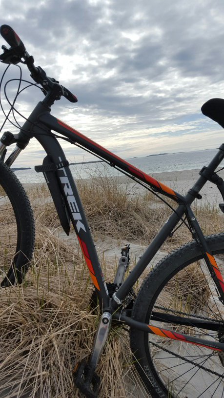 JPFukala's tweet photo. @TrekBikes 

Does Sand + Mountain Biking = Sandin Biking?

Btw - Nrth &amp; S America oldest Lighthouse in the distance https://t.co/BcOHj2KqxV
