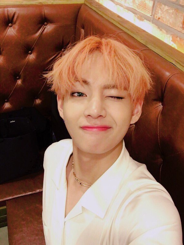 KTHNRZ's tweet photo. [sns] taebabe: hate getting wasted bc apparently a thing i announced at 140dBA was "ladies dig me but i dig dicks". https://t.co/HHhCiaTf5I