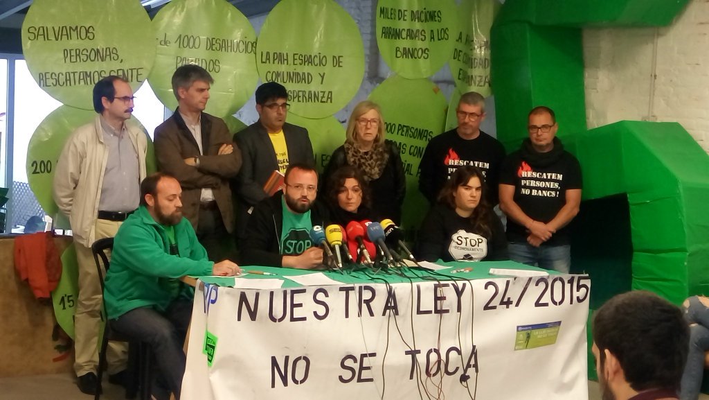 treballsocial1's tweet photo. Ens unim en la lluita per defensar la Llei 24/2015! https://t.co/OdpVeD4sbE #AvuiEsPot #AlertaPP #NiUnPasEnrere https://t.co/maN9RKTrhZ