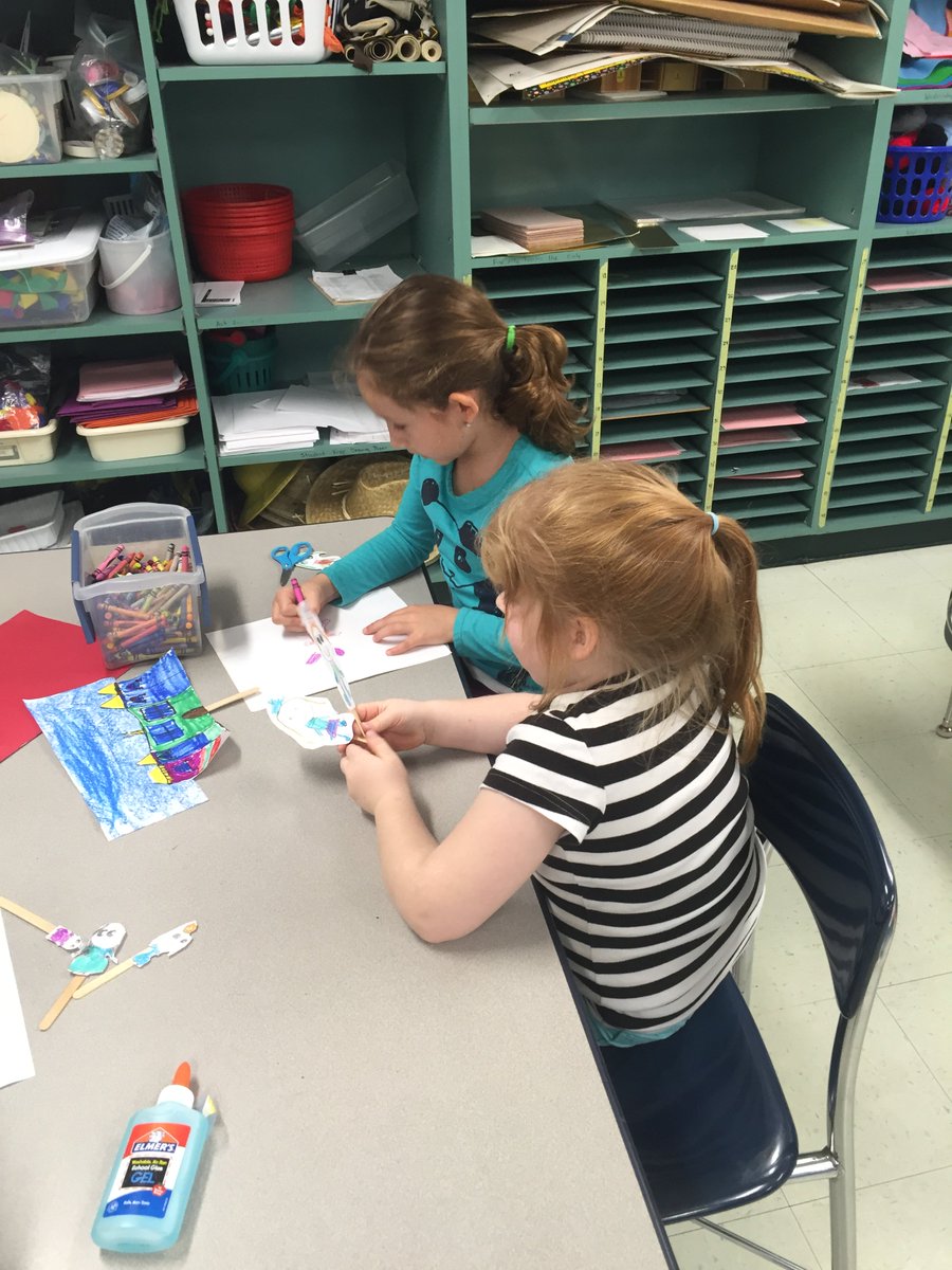 aapostolakis3's tweet photo. Fairytale puppet show preparation! https://t.co/sz2Esk9HJr