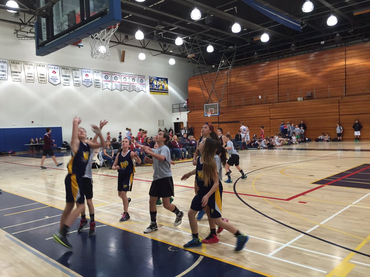 Welborne_LDSB's tweet photo. JR. Basketball in action today at Queen's https://t.co/jjsm6gEP2B
