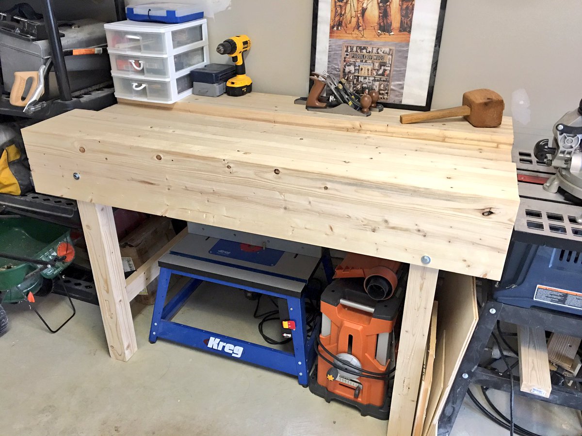 hoffmanwoodwork's tweet photo. Split-top workbench modified from @Paul_A_Sellers workbench video. Very solid work bench, definitely recommend! https://t.co/vAY9WdFcrj