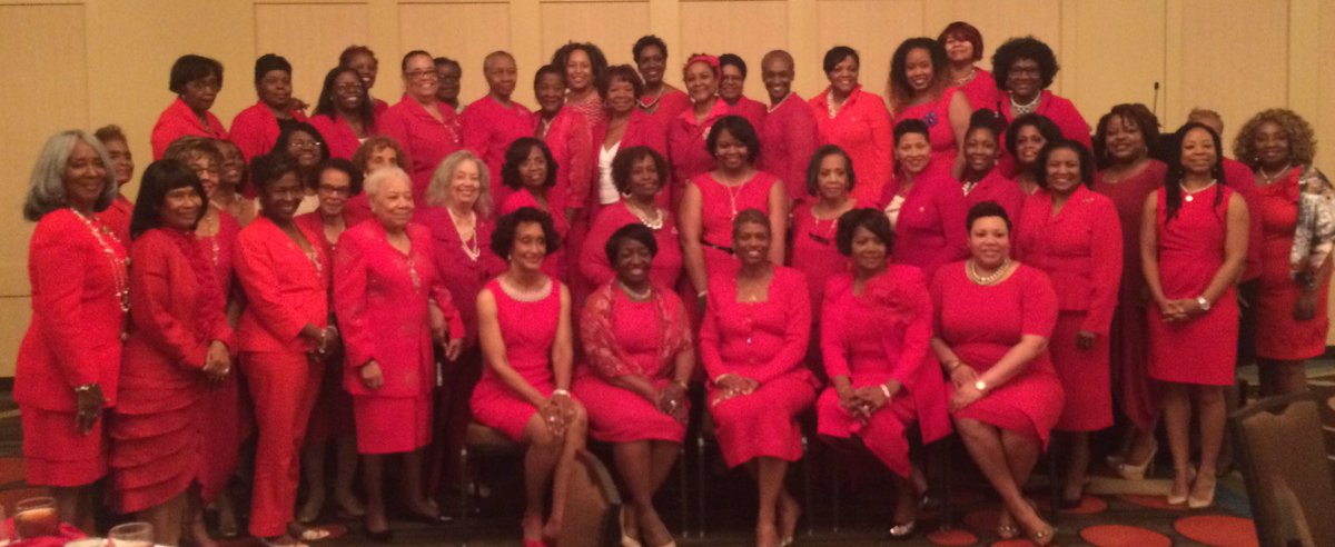 DSTHAC1913's tweet photo. HAC of DST provided $52k in scholarships to 24 deserving high school students at May Week. #hacrocks #classof2016 https://t.co/IjGk39QPfj