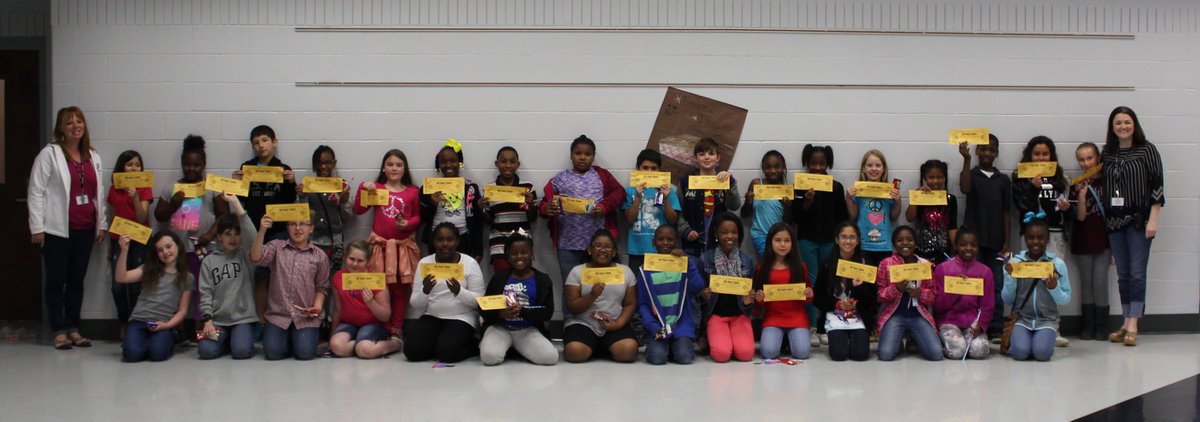 TweetDCS_HLIS's tweet photo. HLIS celebrating our VIP students and having a party with the principals! #teamdcs #VIPstudents https://t.co/zU3V2HFUfC