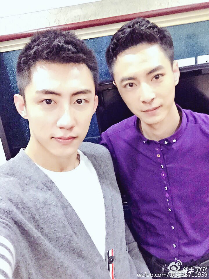 ymsk95's tweet photo. พี่น้องตระกูลกู้ ขอกู้เงินสักหมื่นล้านมาเปย์หน่อย #heroinwebseries #guhai #guyang https://t.co/4lnhfJ6NXU
