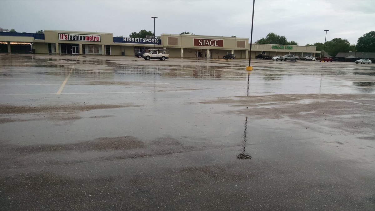 earlefarrelltex's tweet photo. Lots of standing water in West Memphis be careful https://t.co/IpkTPqc5nr https://t.co/xZRmvcNn58