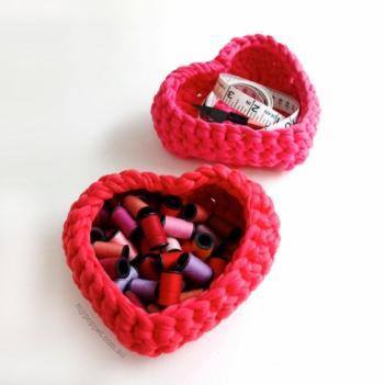 allcrochetpatt's tweet photo. You can never have enough storage for bits and bobs. These cute heart shaped baskets will … https://t.co/P3RQtSoDJW https://t.co/yOdnVl33mB