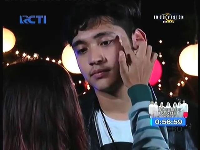 RayaShrenu's tweet photo. cie Ada yg terbakar Api Kompor  😂😂 ehehe 
si Gino menatap Raya Dalam Banget kaya sumurrrrrrrrrr 😆😆😌😂☺ https://t.co/1UIbkz6mOb