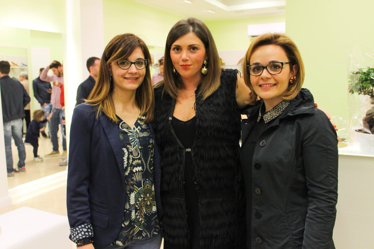 Micanto_Scarpe's tweet photo. Grande partecipazione all'inaugurazione del primo negozio Micanto a #Taranto.Vieni a trovarci!
#shoes #shopping https://t.co/3bB7fKnvAO