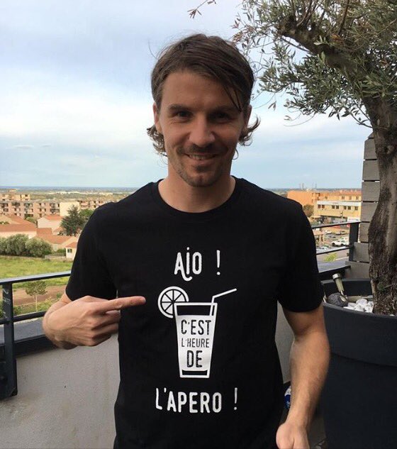vabecorsica's tweet photo. Merci à @yannickcahuzac !! Au top avec son tricot Và Bè! https://t.co/9XbnmpX4hj