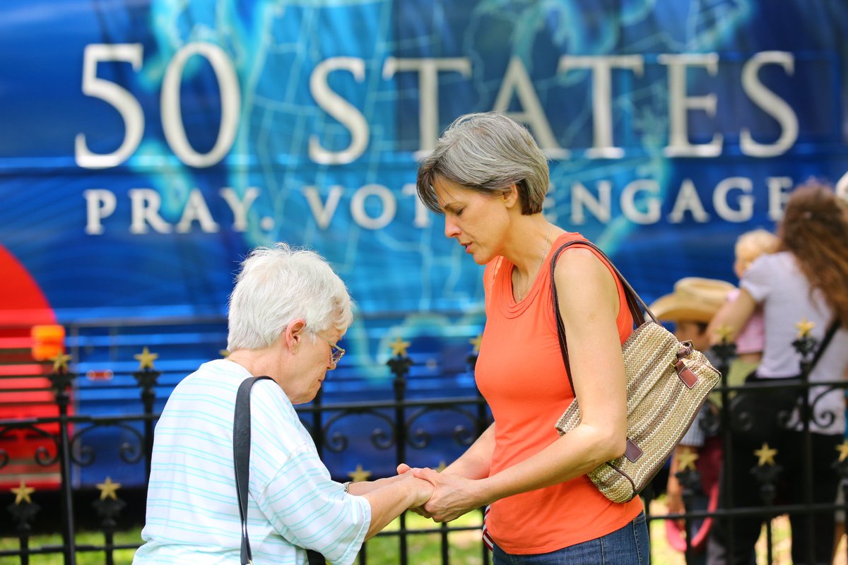 I believe in prayer. God uses prayer, God answers prayer &amp; prayer can turn this nation around. #DecisionAmerica Tour