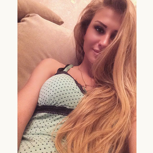 IslaHodge2's tweet photo. Name:Clare 
Age:23
Favorite Sexual Position:Horsewoman
Looking For:Sexting
https://t.co/XlXmQncugH https://t.co/QofnkamM66