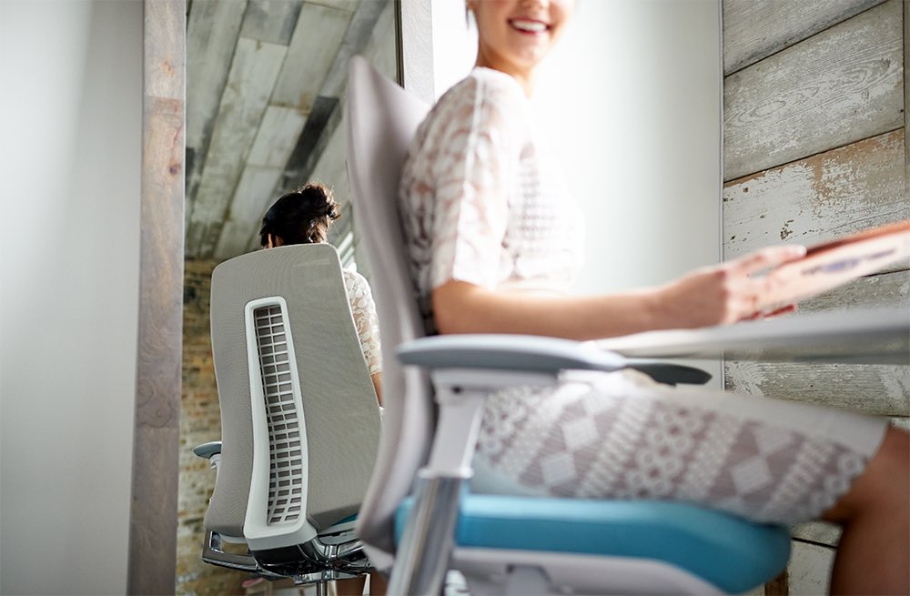 Haworthinc's tweet photo. Introducing Fern by Haworth - less machine, more human. A healthier sitting experience. https://t.co/XkzszsjsKB https://t.co/U2yysfKQeq