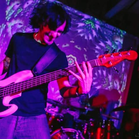 #Brother Chris! #Killingit on #Stage!
Check out em #Cheeky #Finger #Skills !
#livemusic #Concert #Event #EmerorPhunk