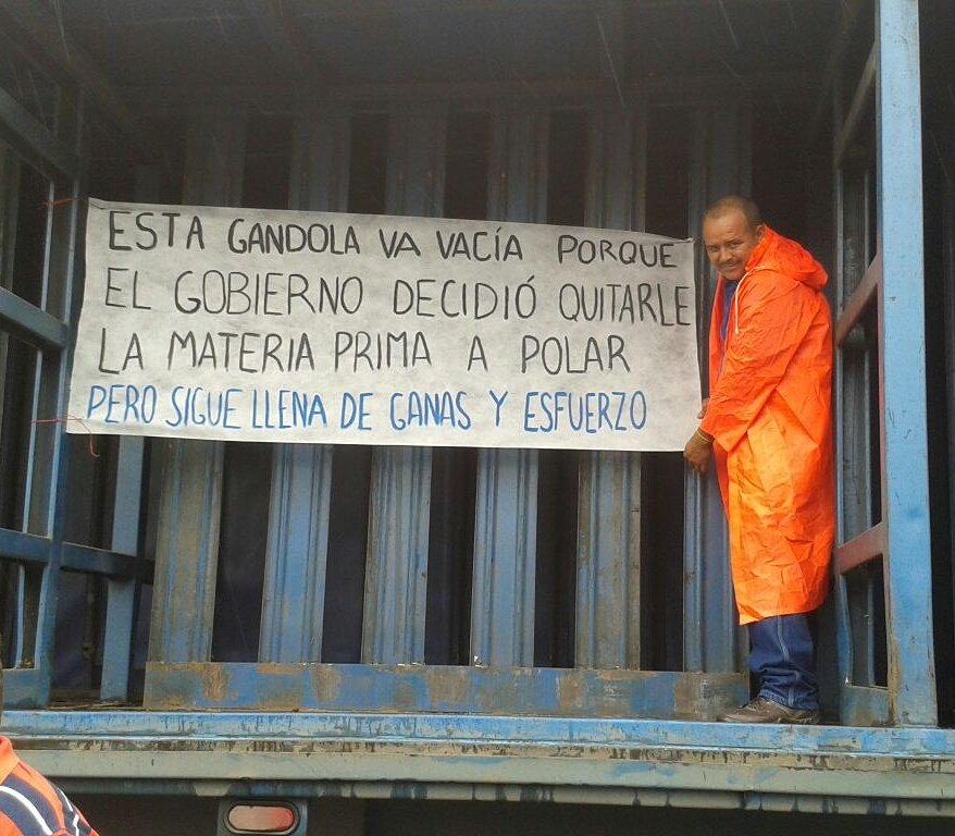 lisbethlabrador's tweet photo. Esta imagen habla por sí sola, gran caravana de Polar Planta San Joaquín #polarsomostodos https://t.co/CXQ4PU6MGO