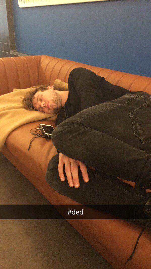 Uni5SOS's tweet photo. the whole fam whilst 5sos are on a break before the slfl europe tour.

rest while you can

things are gonna get wild https://t.co/IE1DHDaWul