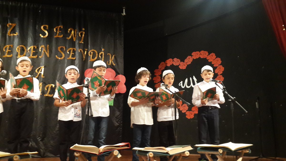 SalihGokce06's tweet photo. Minik kari ler AMME yi okurken https://t.co/rhreTA99Tt