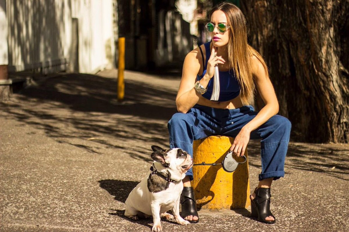 AbbeyEbright's tweet photo. Yo y mi mother posando para la foto... No se xq chingados hace esa jeta jajaja es ripo Zoolander... Q no?? https://t.co/7G6PB7yjgm