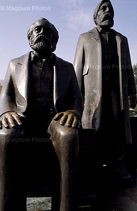 officialkmarx's tweet photo. this rad statue in remembrance of me and my homie Engels.  #Berlin #Germany #rujealous #bragoftheday https://t.co/ww7YxCgODV