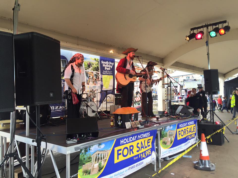 #searchforbands #Pirates hang on is that a #millenniumfalken bass!? lol bands register here checkersoundfest.co.uk/news/index.html