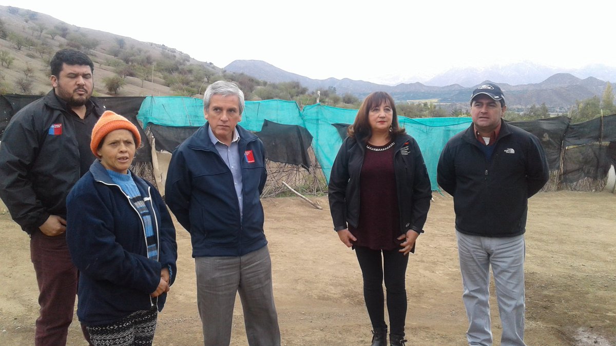 DPPLosAndes's tweet photo. @GobLosAndes @munisanesteban @dsocial_V @FOSIS_Valpo recorren baños sustentable BIS por proyecto de habitabilidad https://t.co/pqYCRYBZT0
